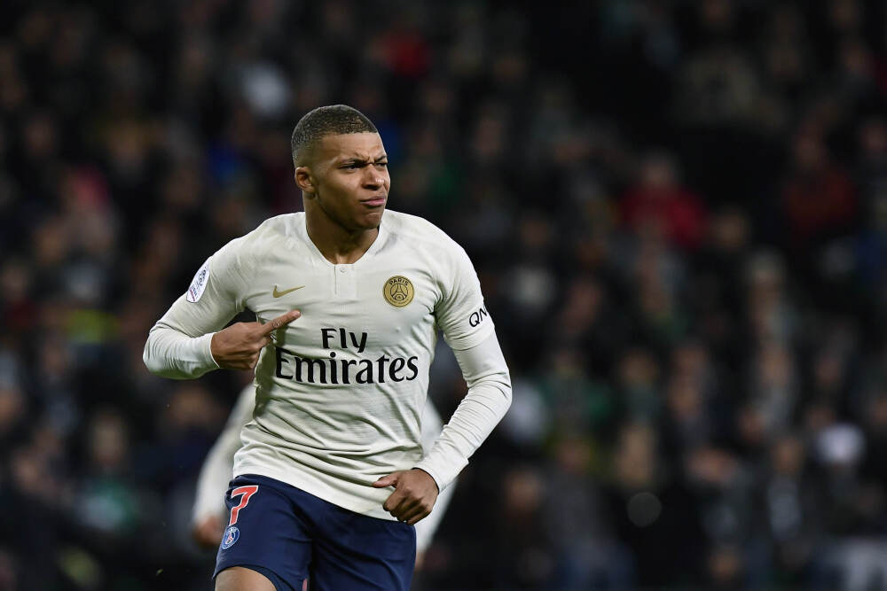 特朗普签署行政命令 重申重返月球目标